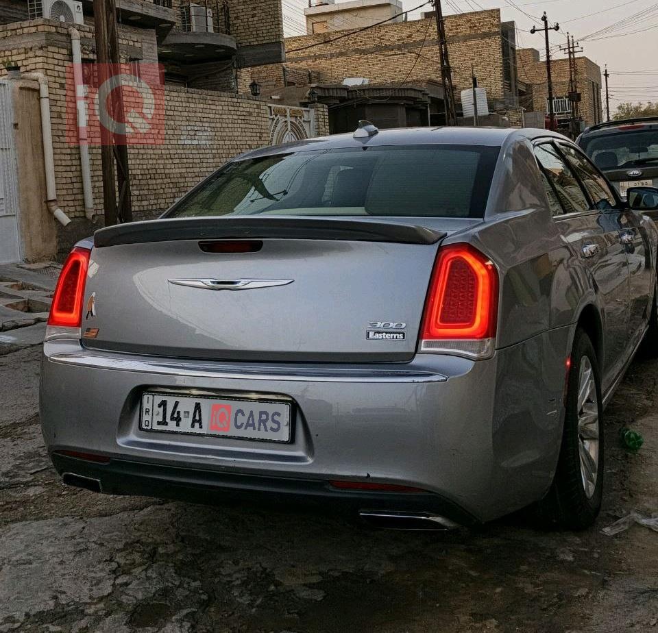 کرایسلەر 300